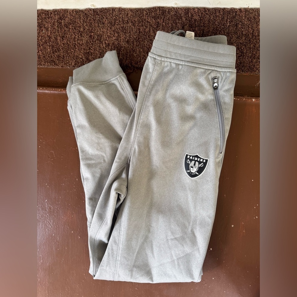 NFL Las Vegas Raiders UnderArmour Sweatpants - Youth Large
